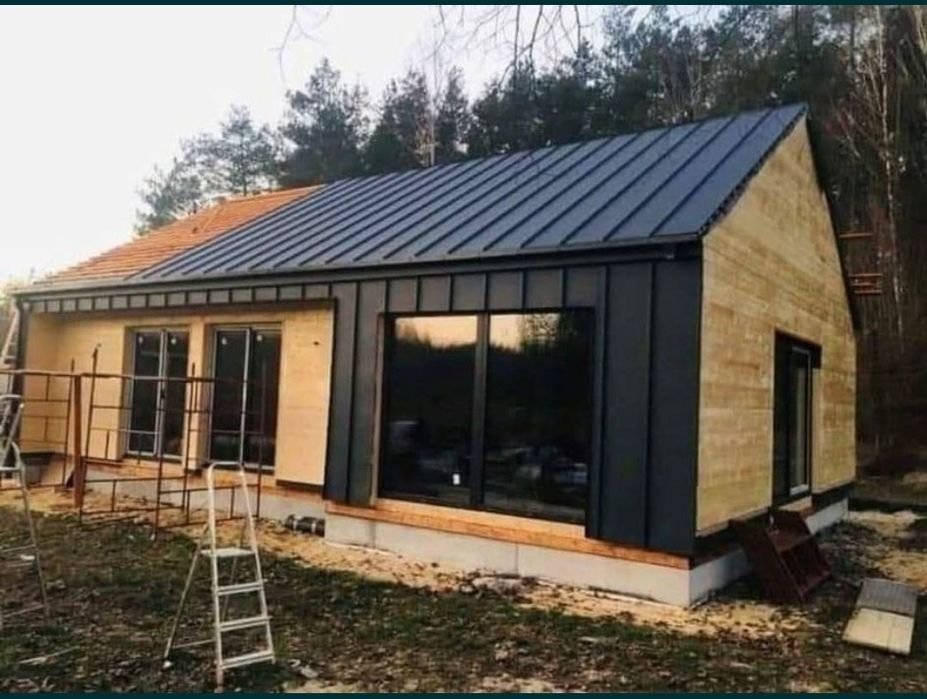 Vand case pe structura metalica si cabane