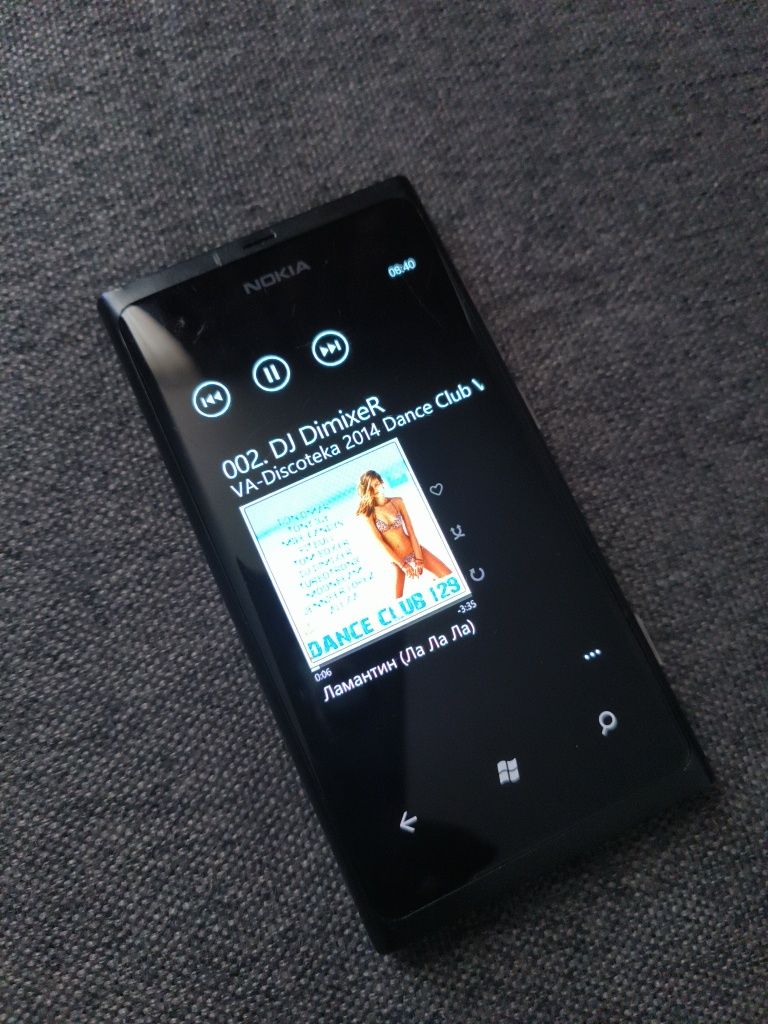 Nokia Lumia 800 Black cu windows phone 7.5, 16 gb stocare, liber retea