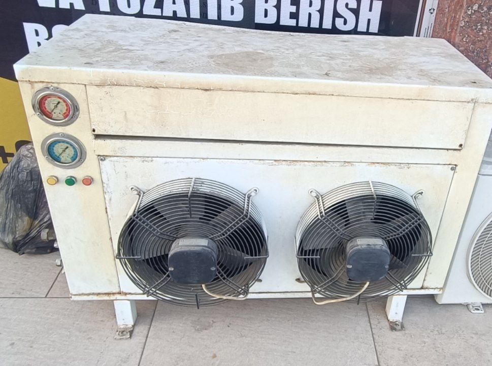 Продаётся холодидьник витрина