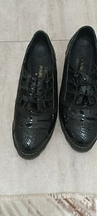 Дамски лачени обувки