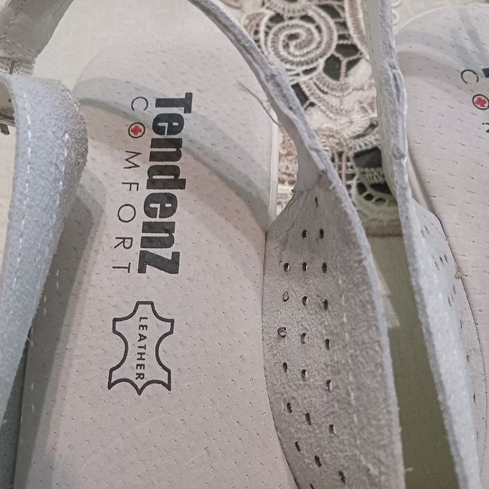 Продава дамски обувки