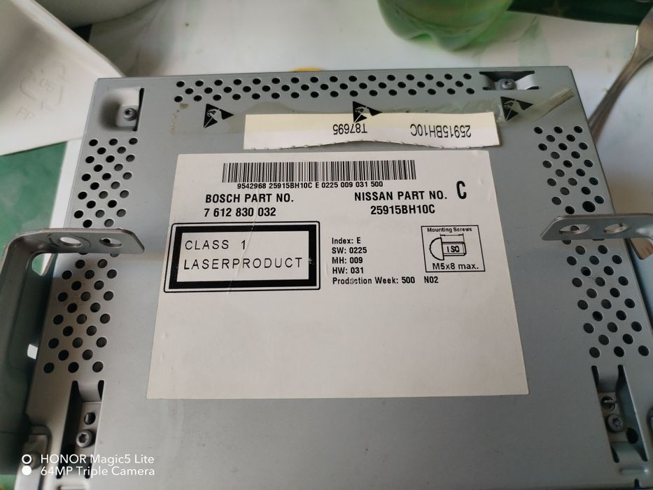 Vând casetofon Nissan