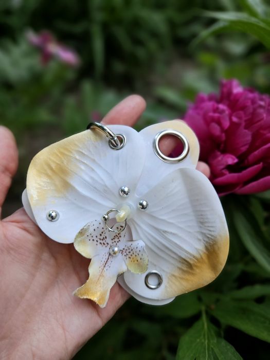 Брелоки орхидеи с пирсингом