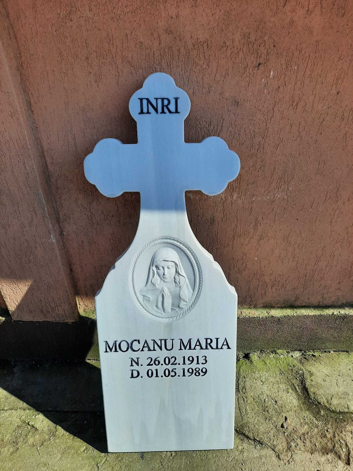 Cruci marmura, monumente funerare