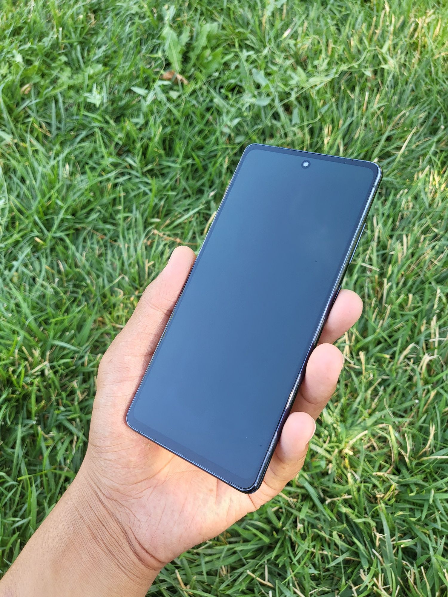 Samsung Galaxy S20FE 5G holati yaxshi