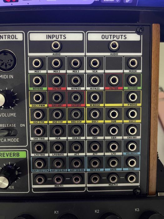 Behringer Model 15 Аналоговый синтезатор (клон Moog Grandmother)