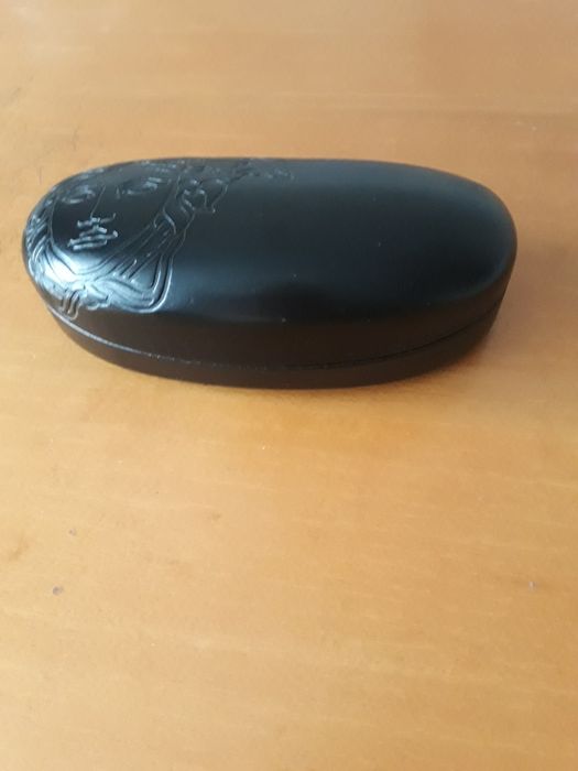 Новый, очень качественный футляр фирмы " VERSACE " для очков.