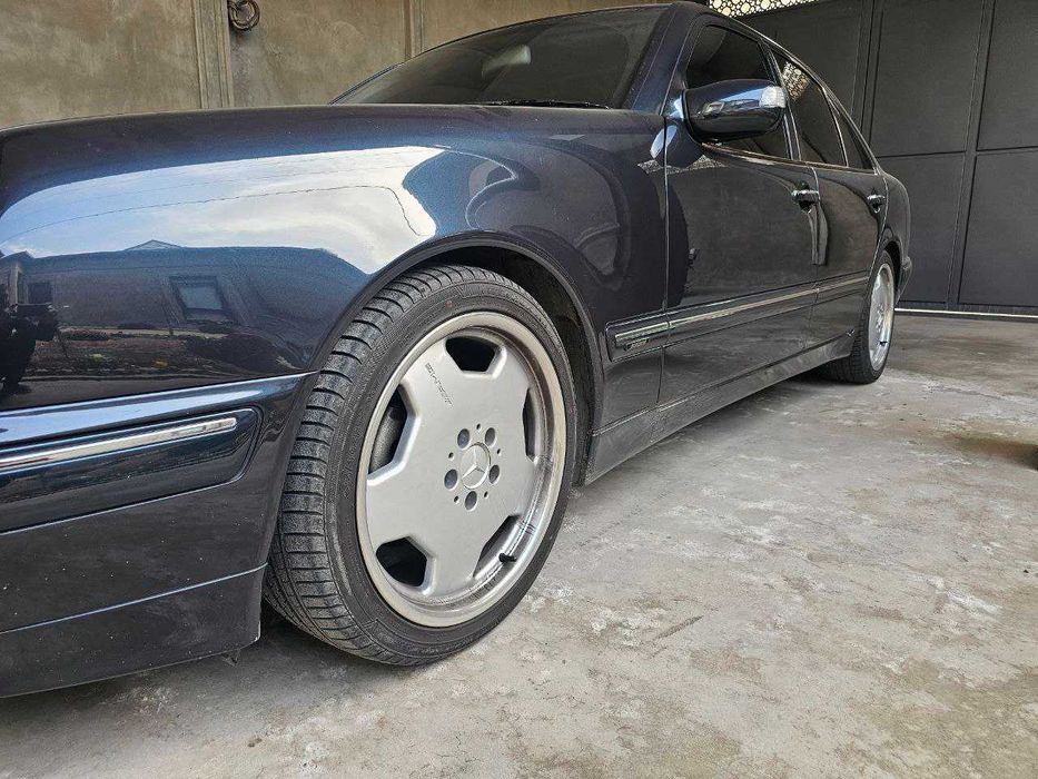 Продаю оригинальные диски от Мерседес AMG