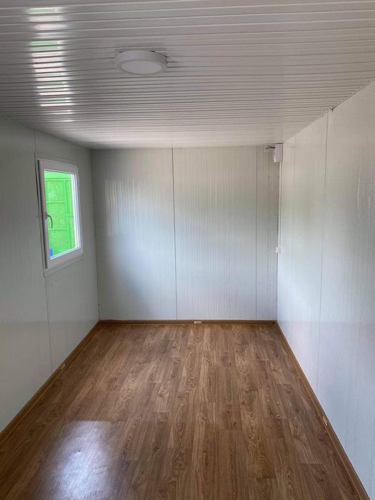 Vând container cu vitrina