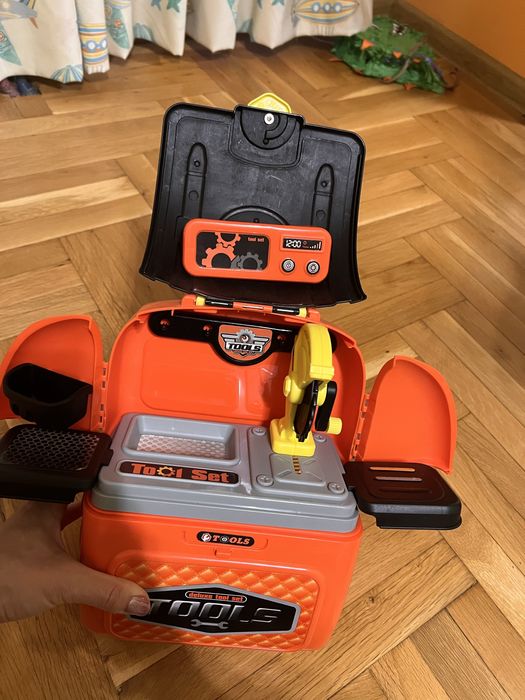 Куфар работилница с инструменти