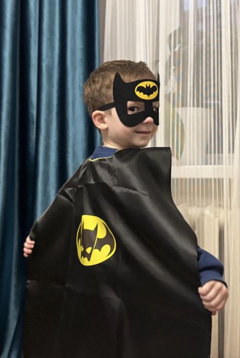 Костюм Бэтмена на 7-8 лет в хорошем состоянии