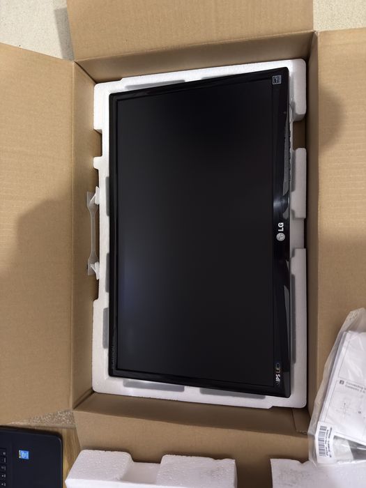 Full HD монитор LG IPS224