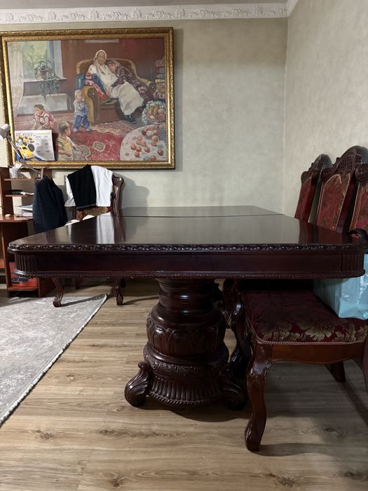 продается стол и стулья  дубовый