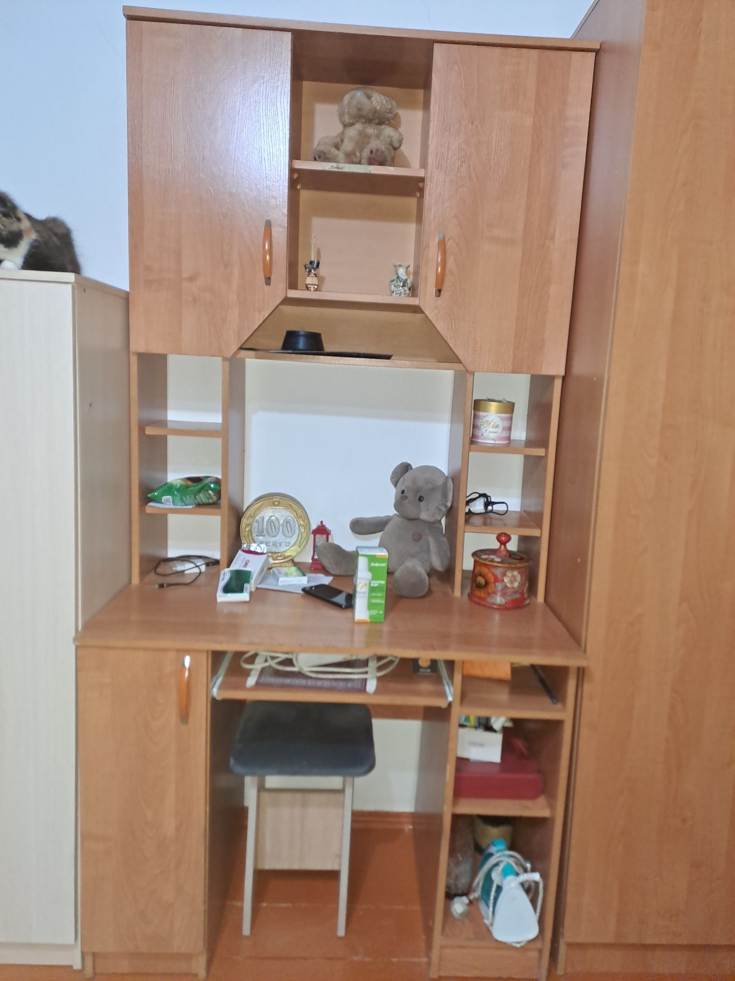 Продам компьютерный стол шкаф