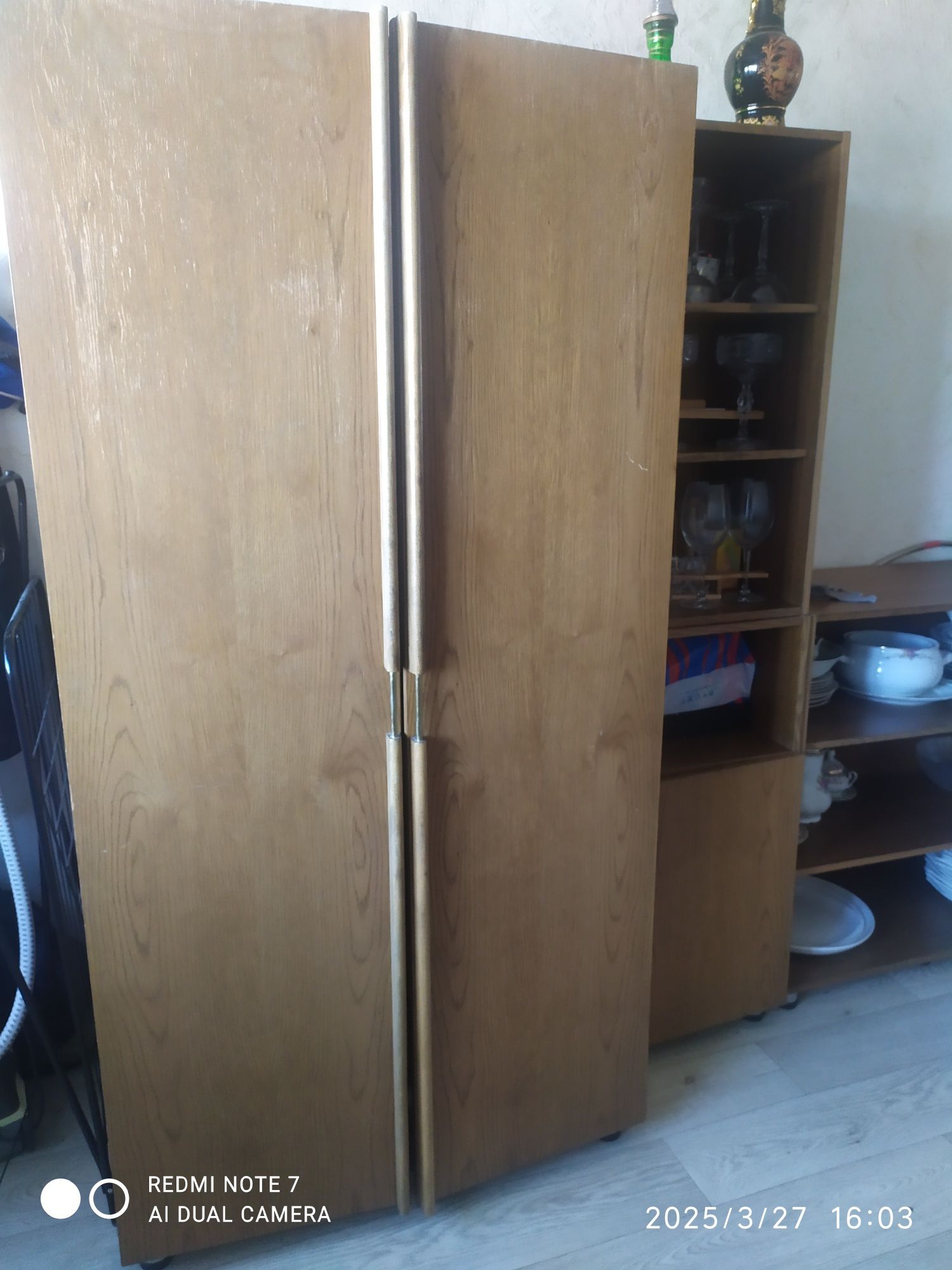 Продам шкаф платяной