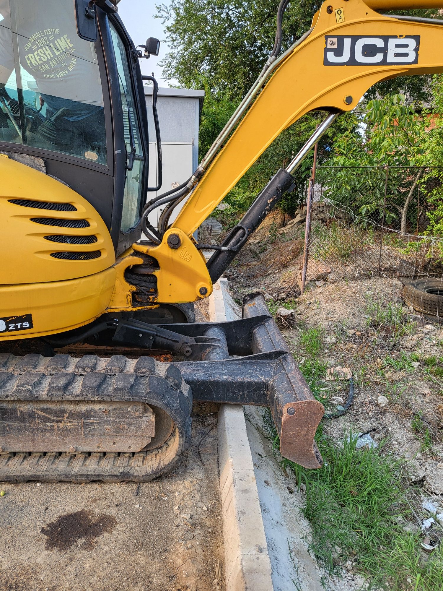 Vand excavator jcb