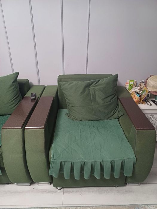 Продам диван с креслами