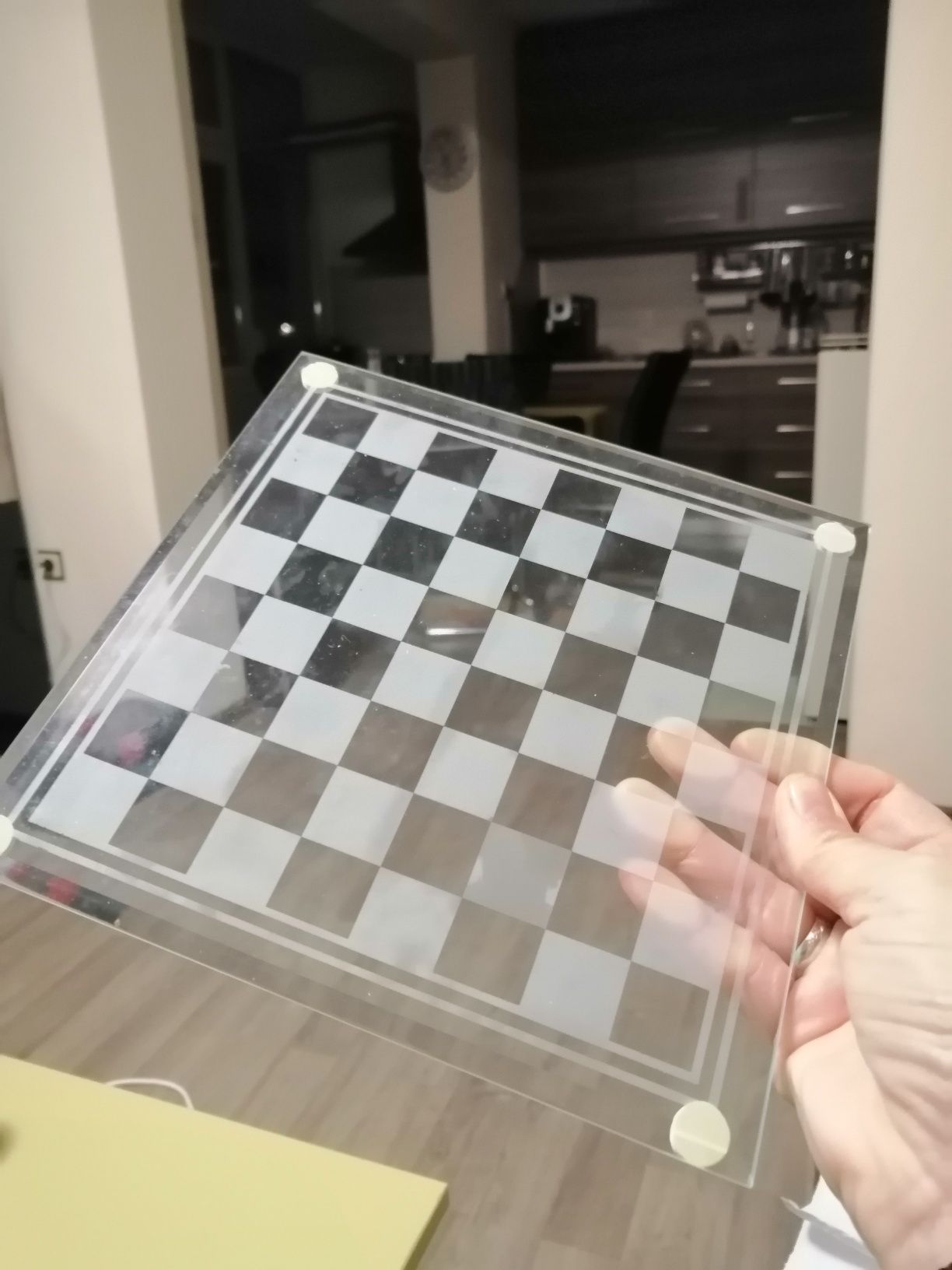 Стъклен шах 20х20