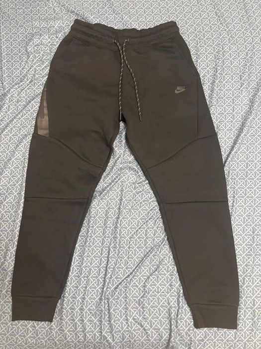 Pantaloni Nike Tech