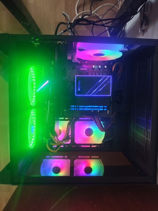 Pc (Rz 5 5500, 16 gbddr4 3200 mhz,  Rx 5700, SSD 500gb )