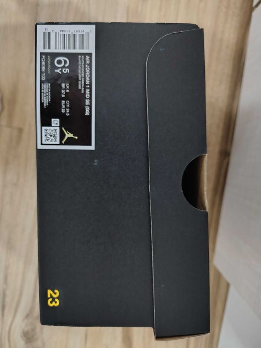 NIKE Air Jordan Mid 1