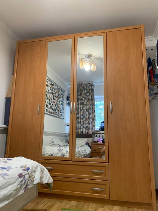 Продам шифоньер. Шкаф в отличном состоянии, вместительный.