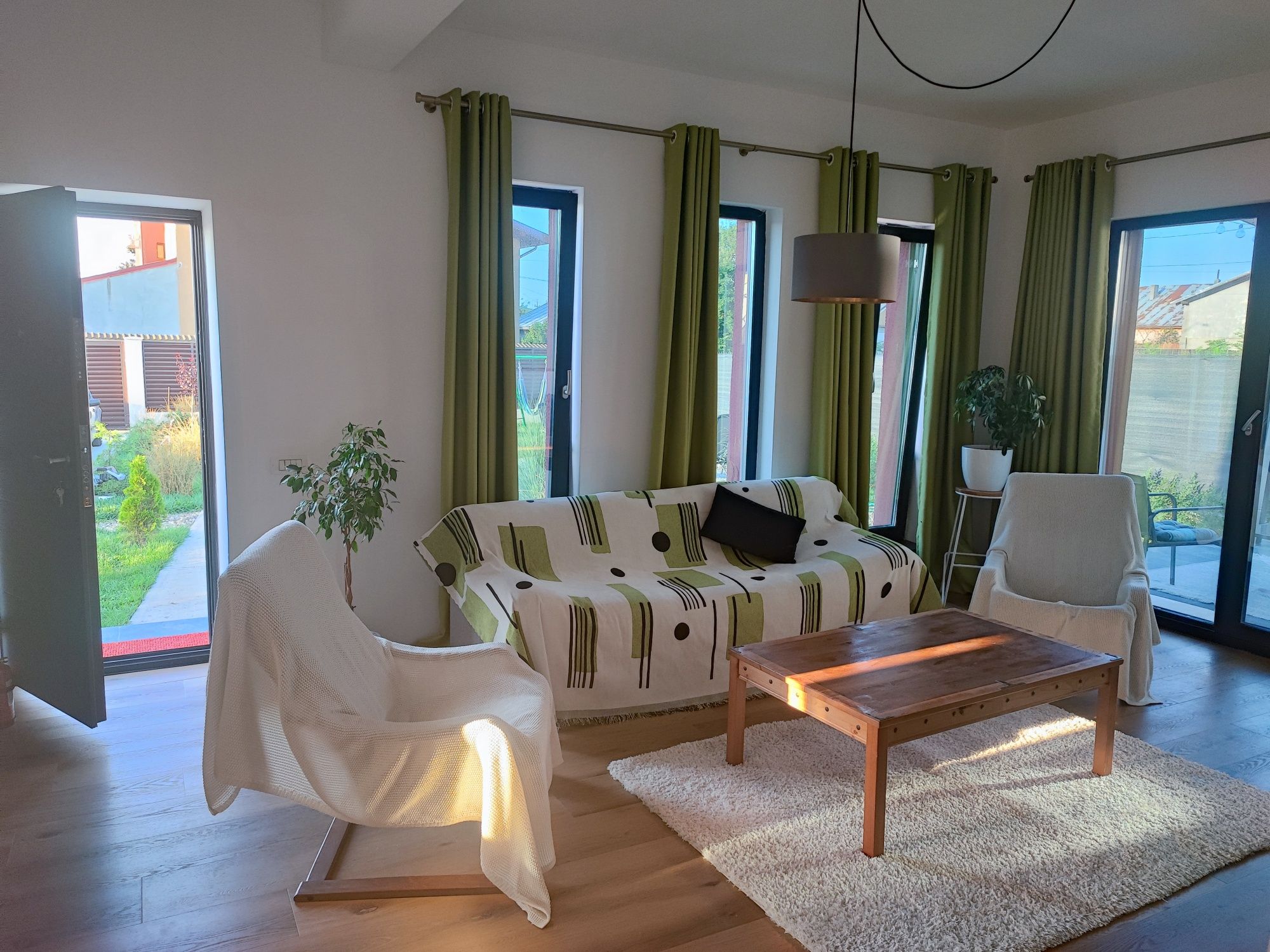 Tunari Dimieni  casa 4 camere 120 mp si curte frumoasa 600 mp