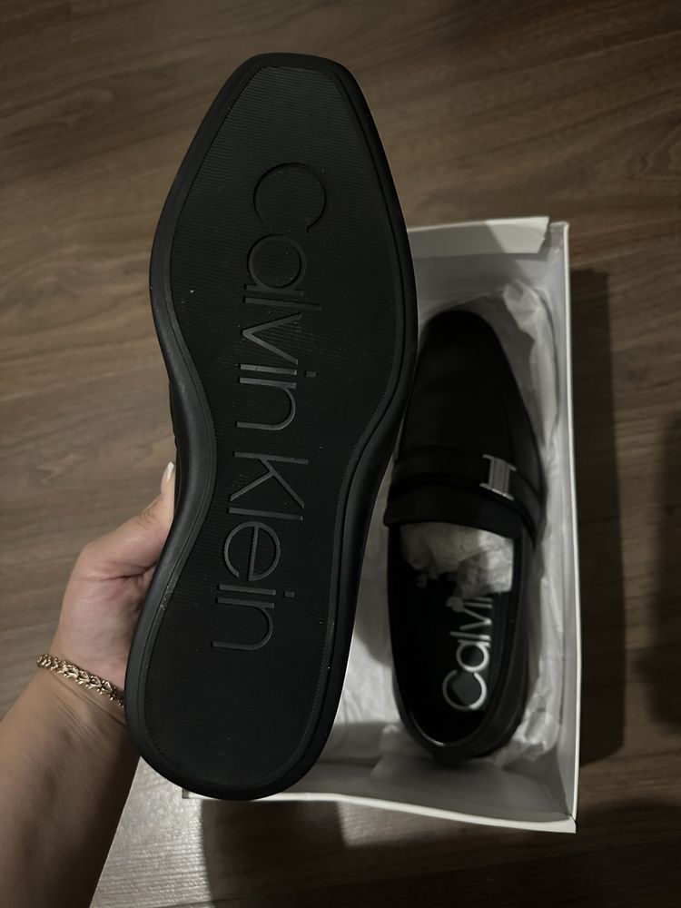 Срочно продам оригинал туфли Calvin Klein размер 41