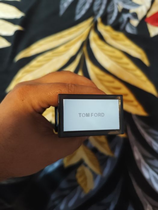 Vând parfum Tom Ford