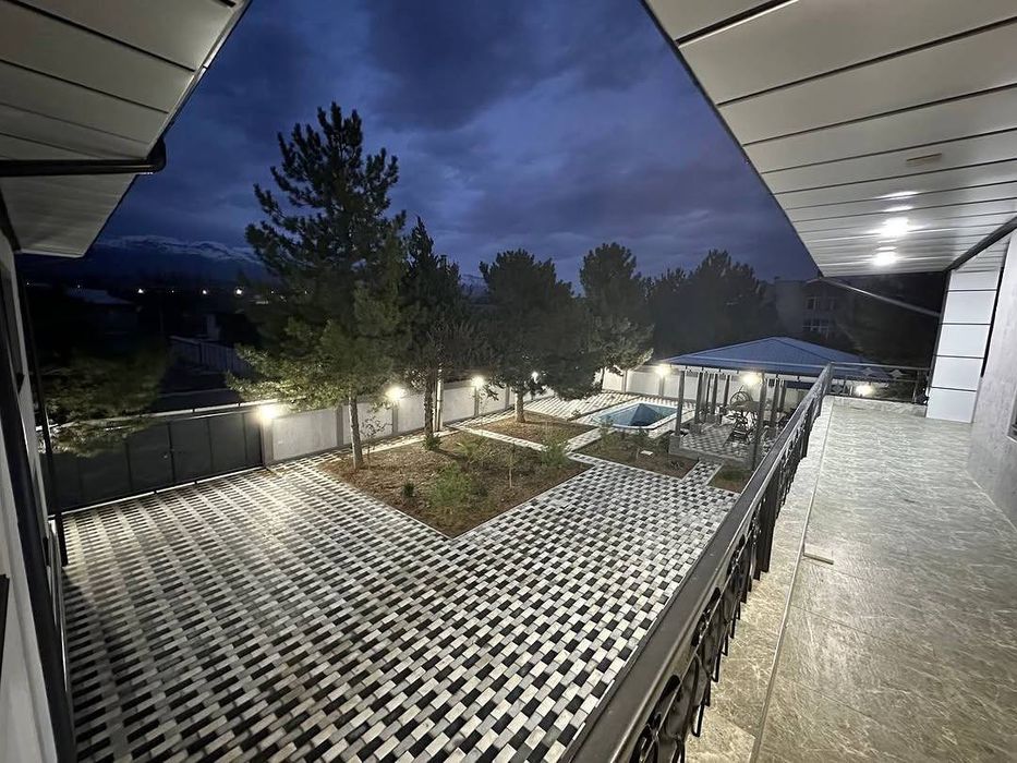 Oqtoshdan dacha sotiladi