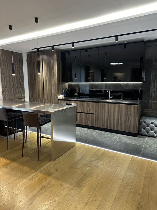 Inchiriez apartament LUX 2 camere - parcare subterana - zona centrala