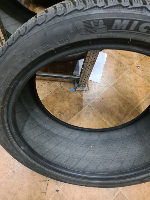 Продавам гуми 285/35/22