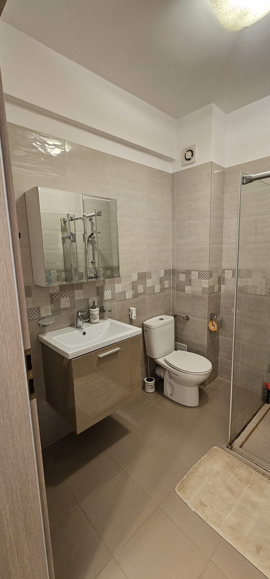 Inchiriez apartament 3 camere, Cartierul Latin