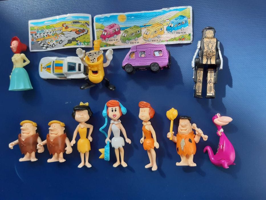Лот Стари Играчки от Шоколадови Яйца Kinder