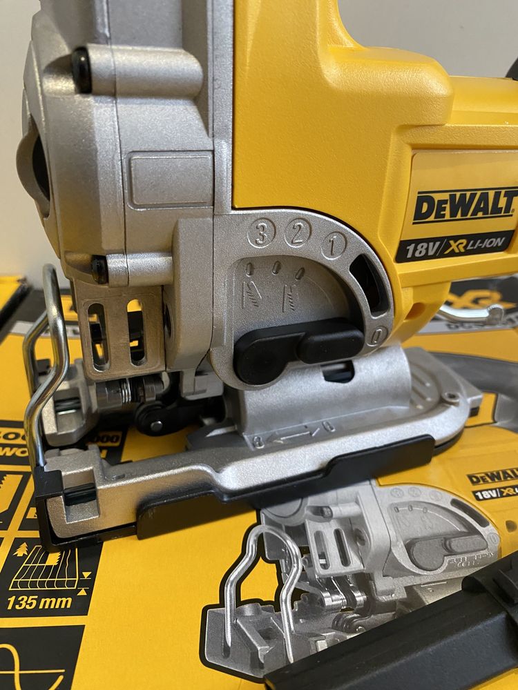 DeWALT Зеге / Прободен трион DCS331N 18V XR