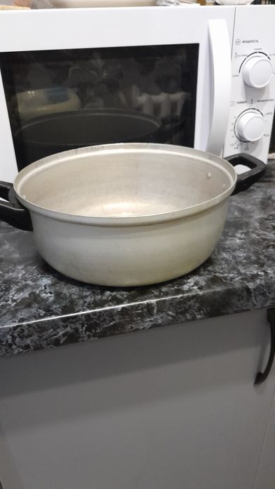 Продам кастрюли 1800