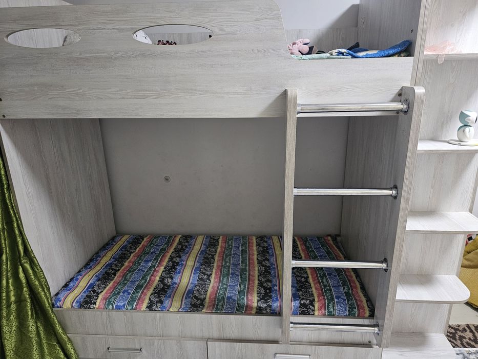 Продаю детскую 2х ярусную кровать