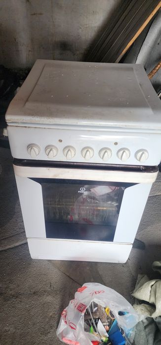 Продам электроплиту indesit