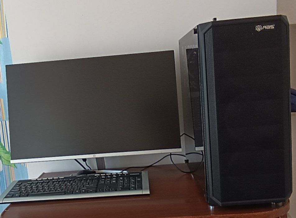 Компютер сотилади срочно.