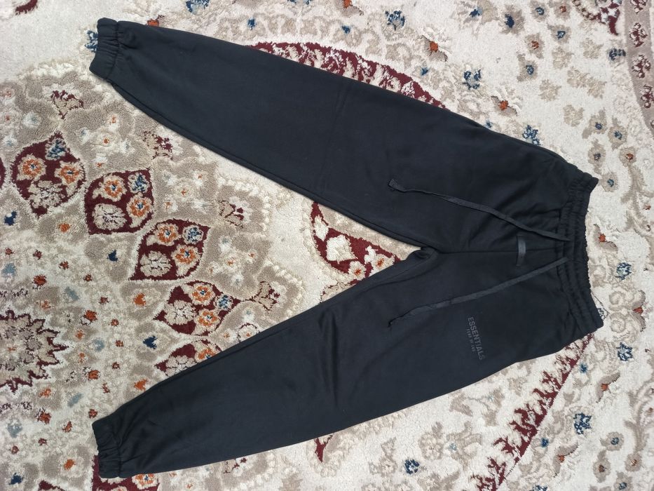 Vând trening Essentials