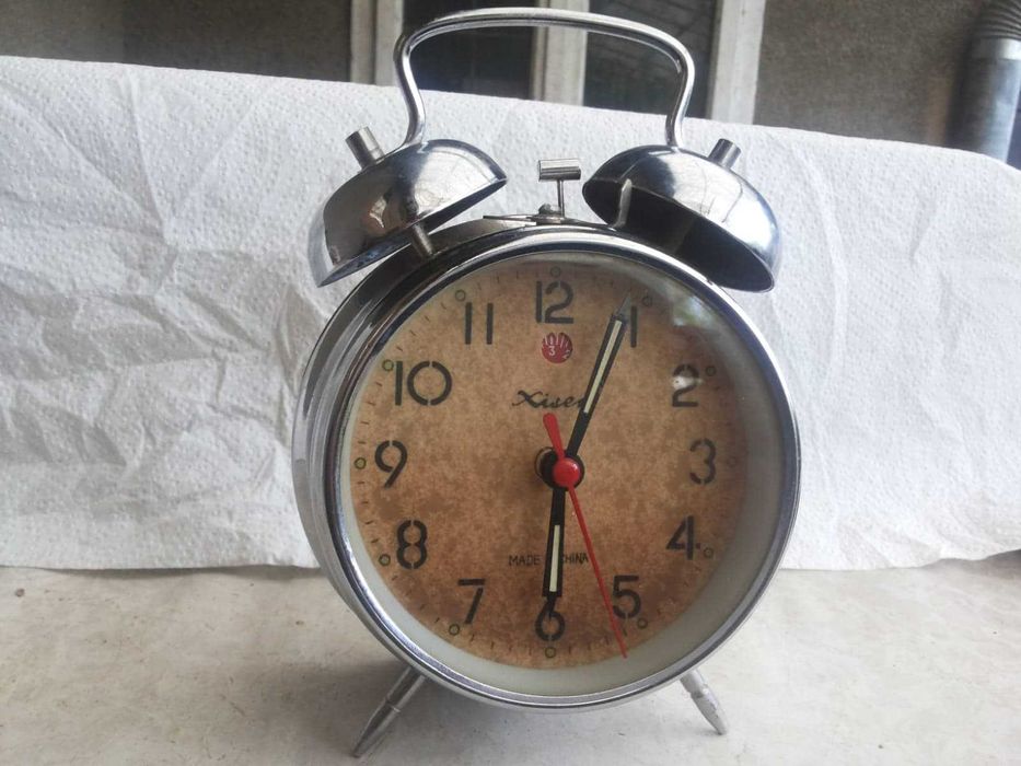 Ceas desteptator de masa- fabricat in China