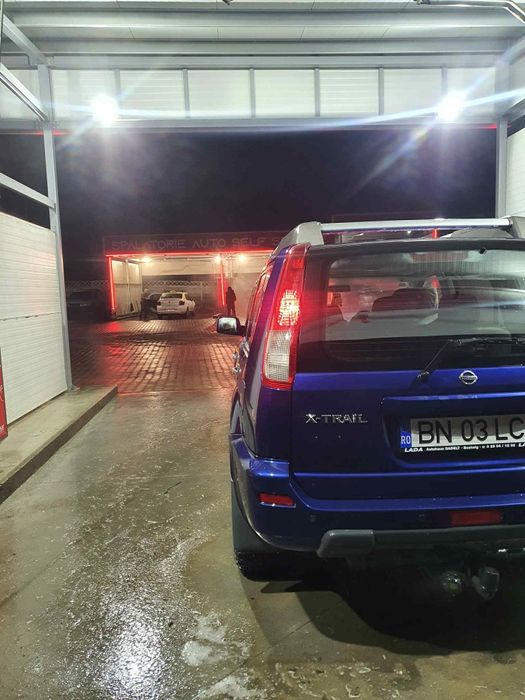 Vând nissan x trail