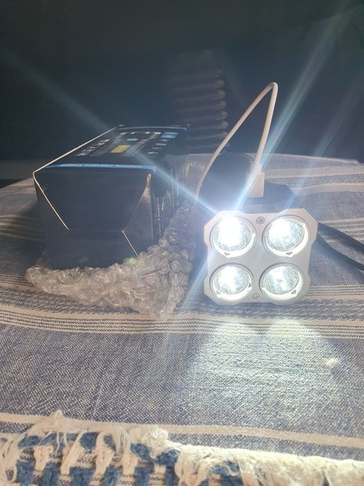 Прожектор със батерия за зараждане