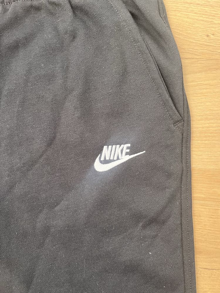 Нов анцунг Nike оригинален