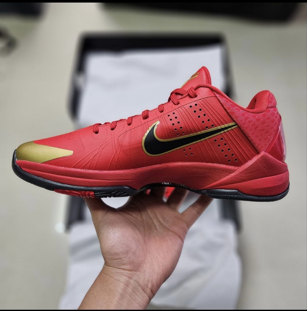 Kobe 5 protro “Year of the mamba”