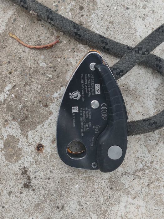 4 bucăți Grillon Petzl + cadou surpriză la achiziționarea setului