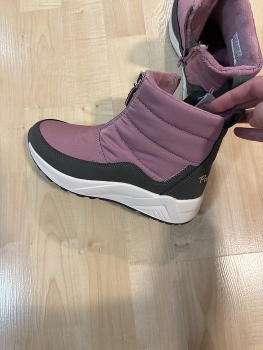 Ghete noi Reserved marimea 32 pt fete