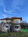 Продавам къща на село