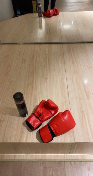 Новый перчатка не понравился