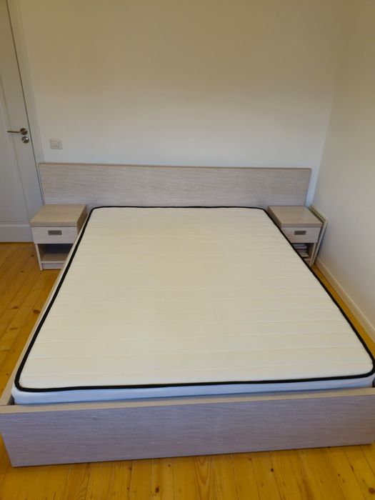 Vând pat matrimonial 160x200